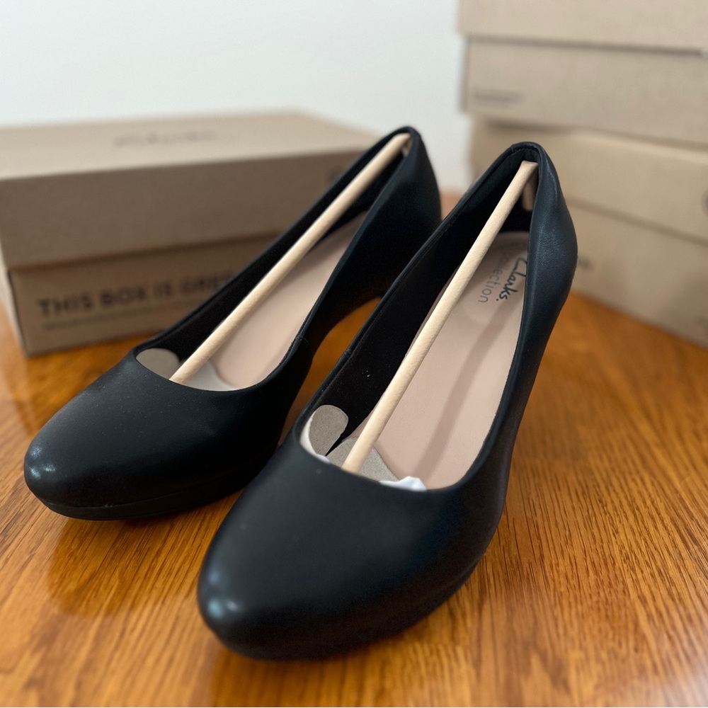 black pump shoes